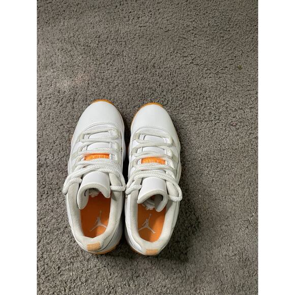 Size 5.5y- Air Jordan 11 Retro Low Bright Citrus Women's Size 7 - Picture 4 of 7